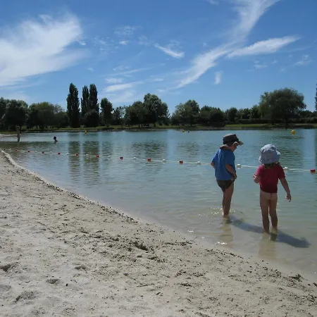 La Vendange Family בית נופש Gibourne